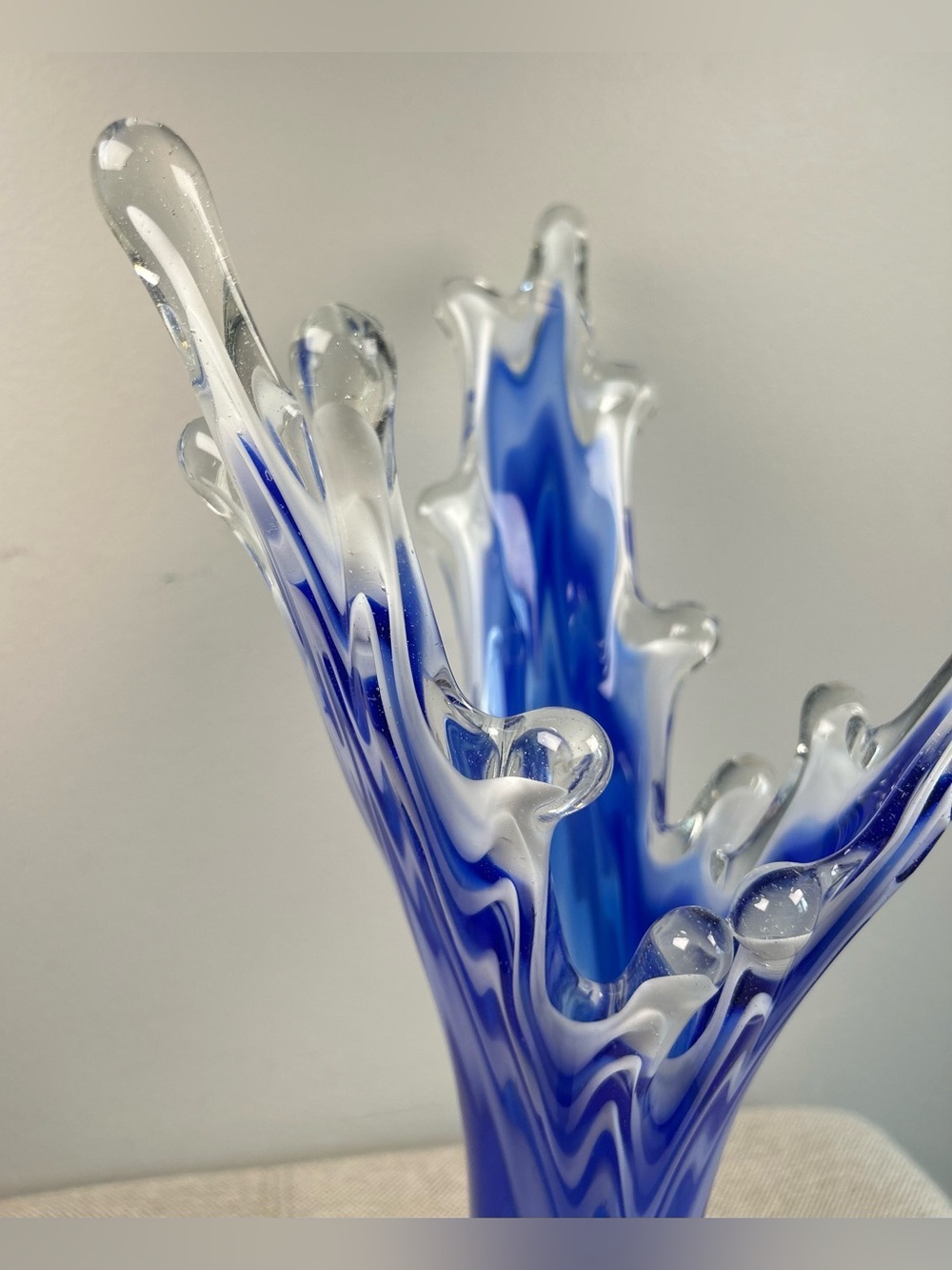 Murano Cobalt Blue & White Splash Vase Vintage 15’ Frozen Leaf Look Great Cond! - Picture 8 of 12